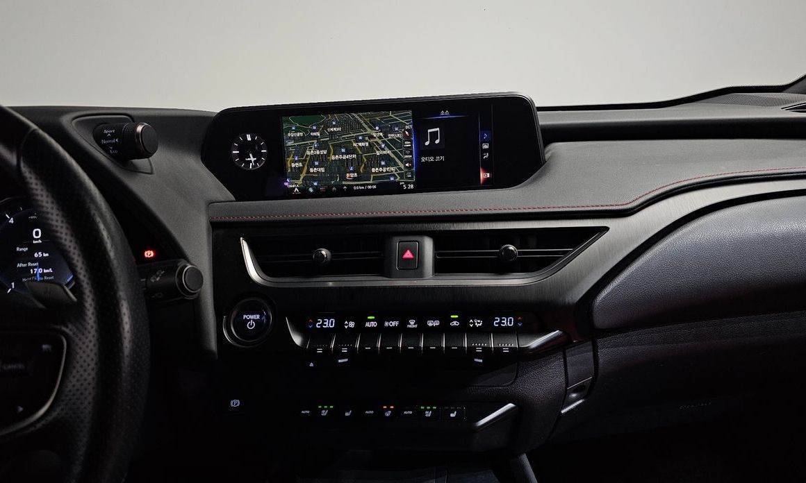 Lexus UX 2021