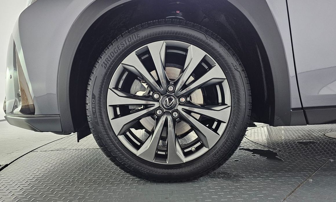 Lexus UX 2021