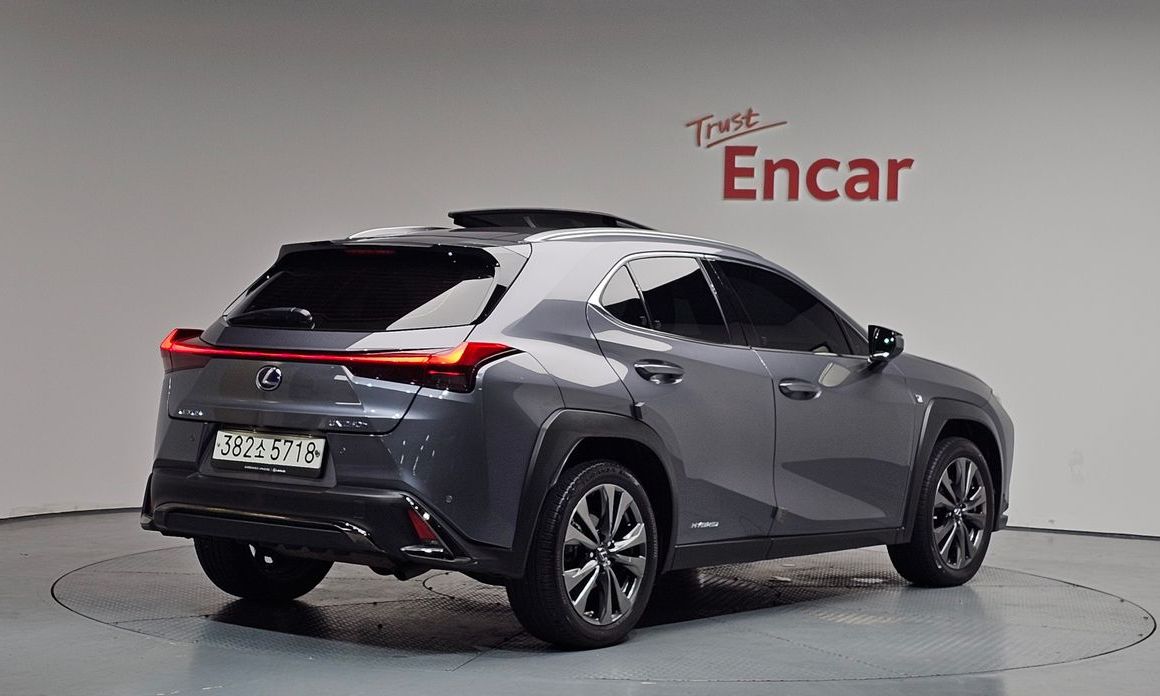 Lexus UX 2021