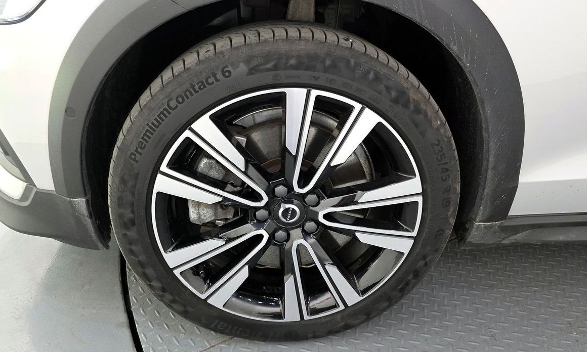 Volvo V60 2023