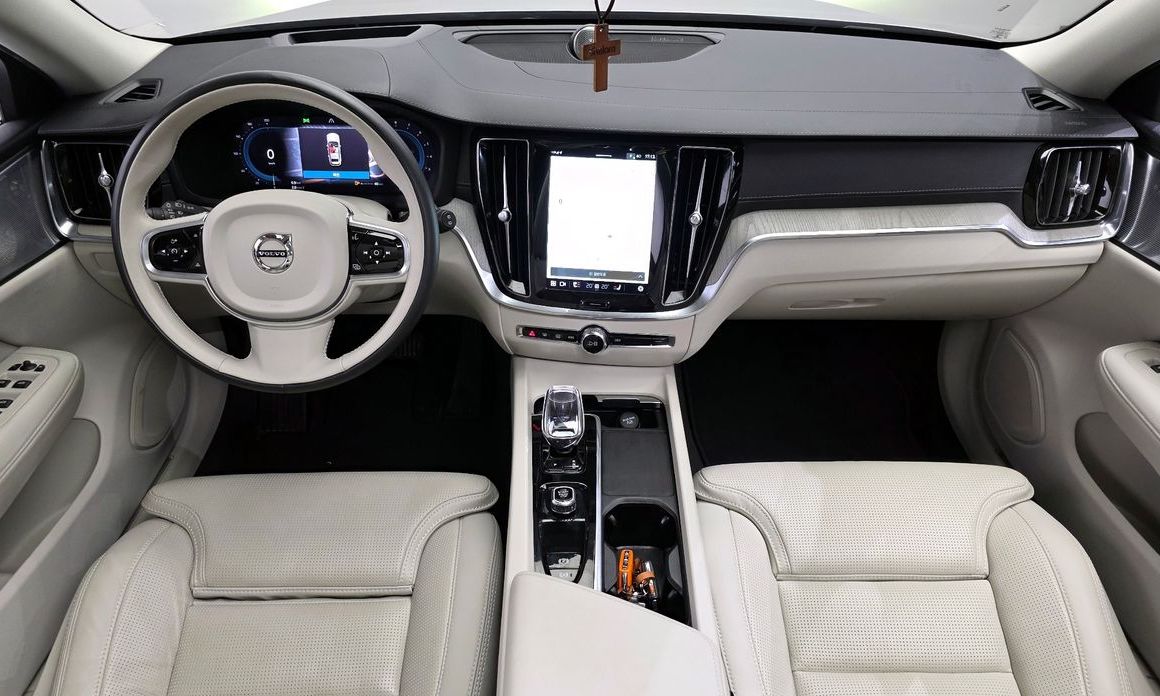 Volvo V60 2023
