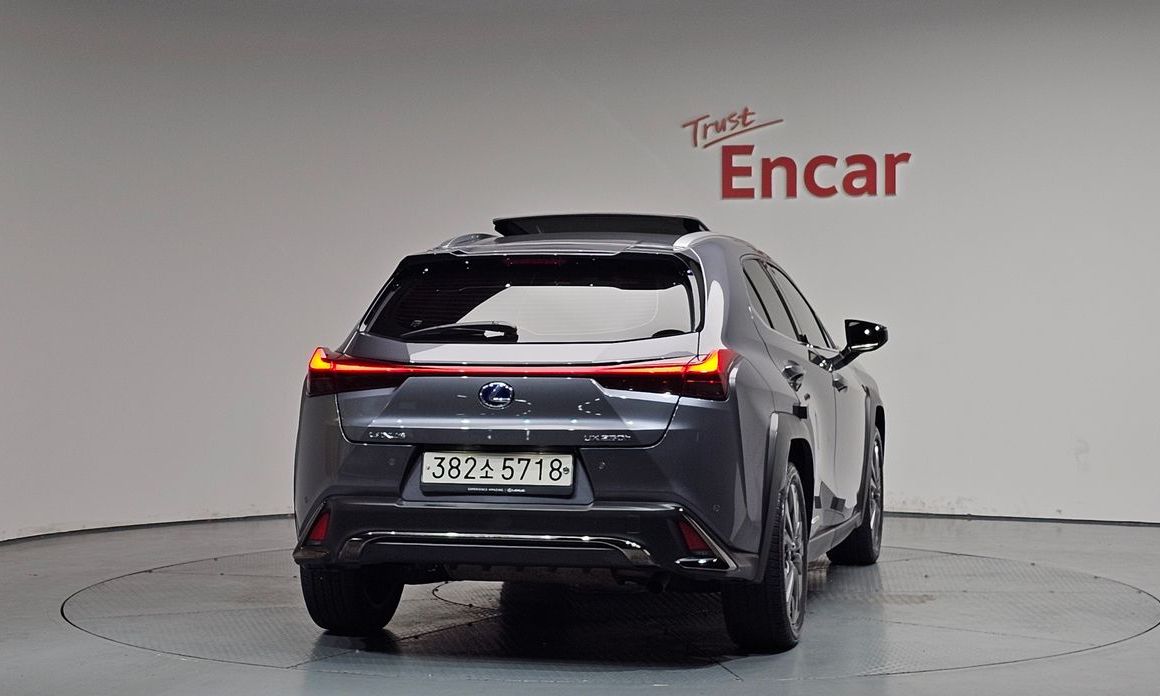 Lexus UX 2021