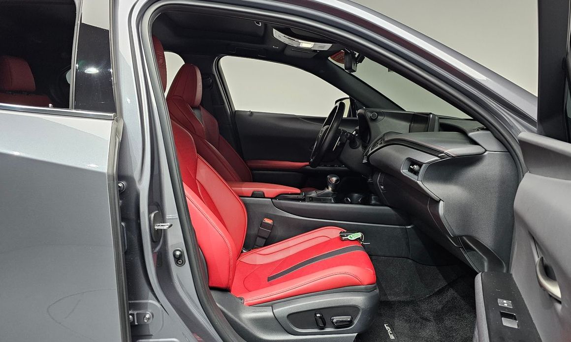 Lexus UX 2021