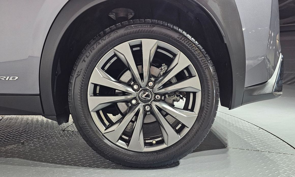 Lexus UX 2021