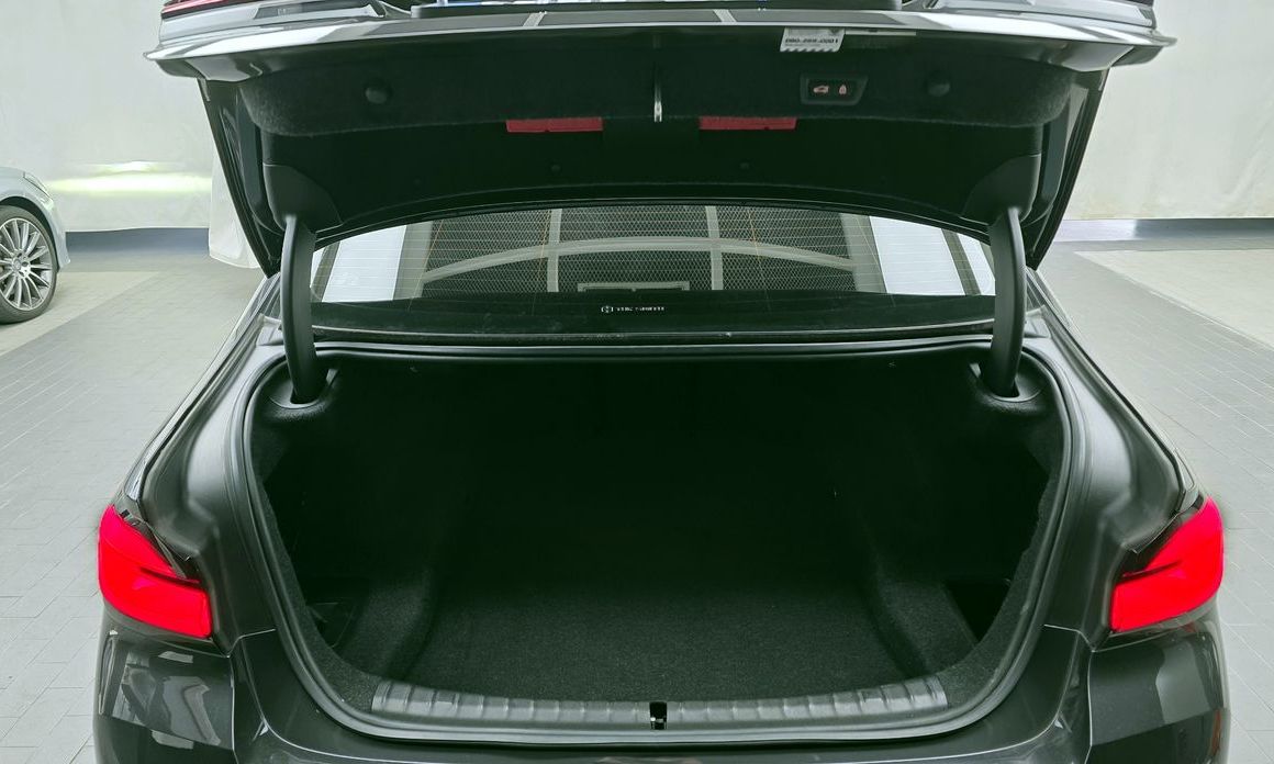 BMW 5-Series 2021