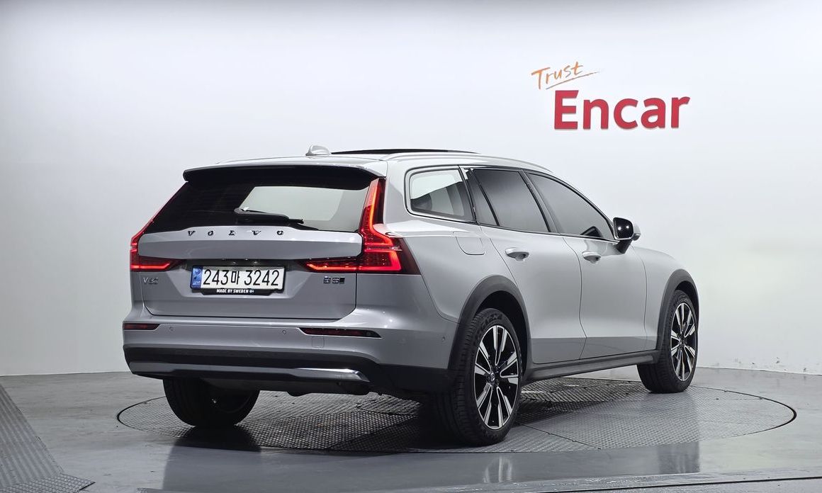 Volvo V60 2023