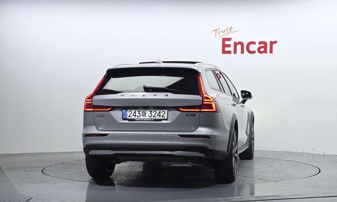 Volvo V60 2023