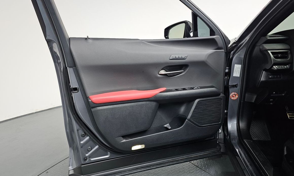 Lexus UX 2021