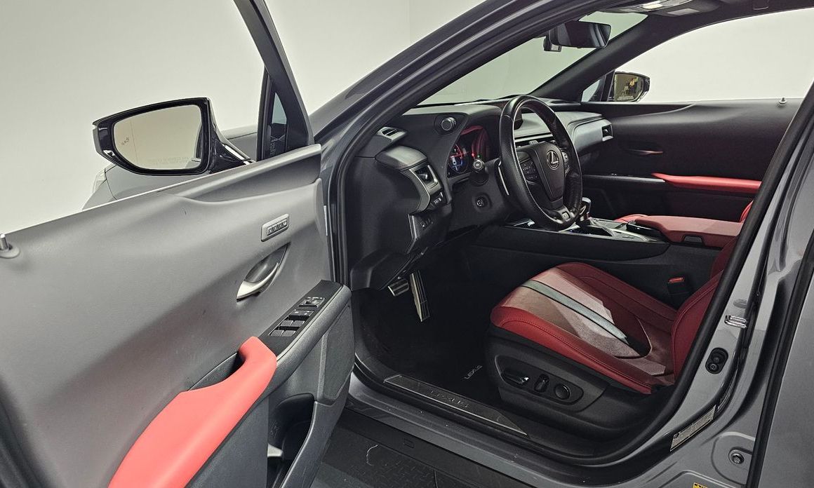 Lexus UX 2021