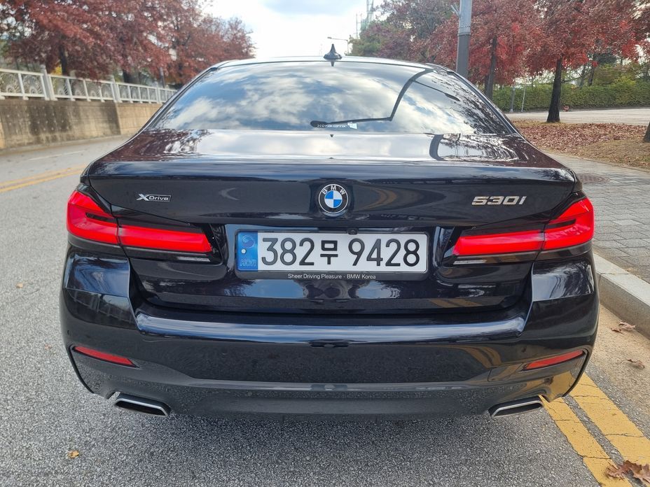 BMW 5-Series 2023