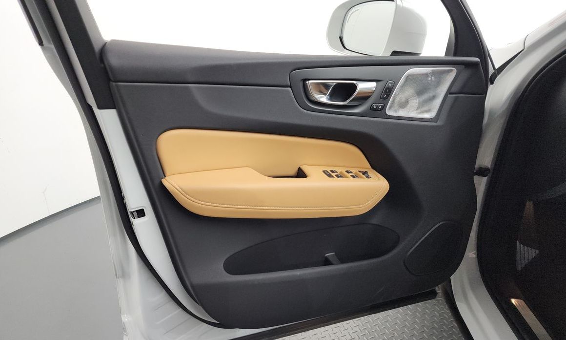 Volvo XC60 2025