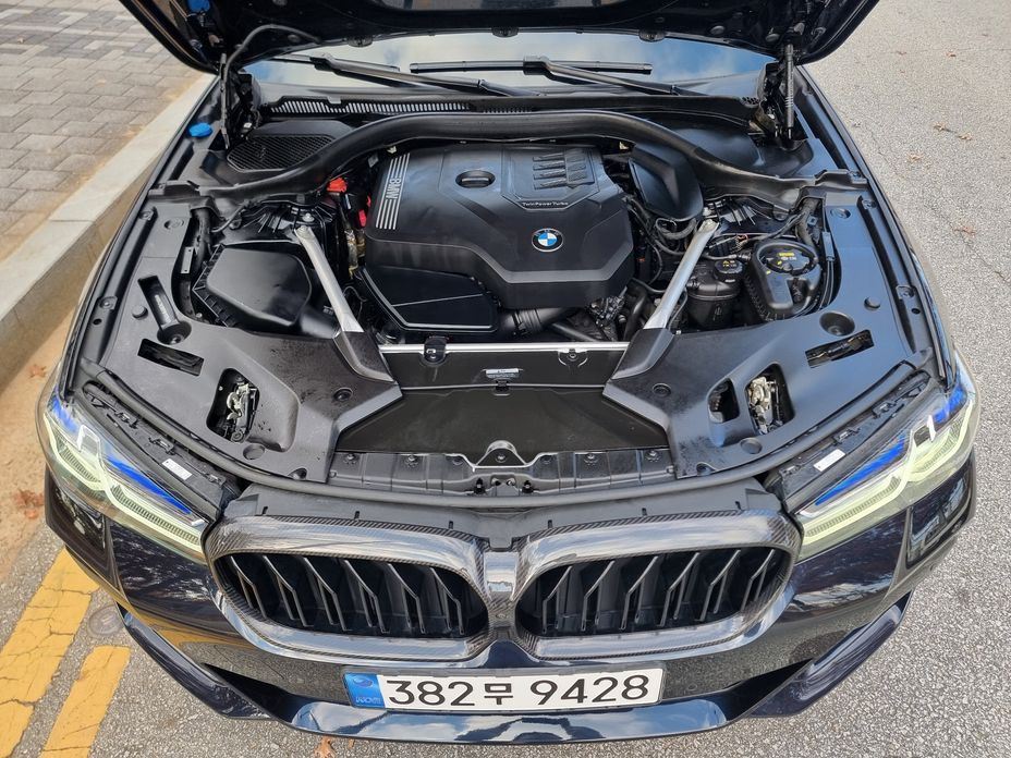 BMW 5-Series 2023