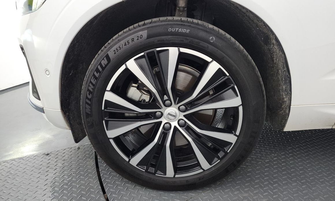 Volvo XC60 2025