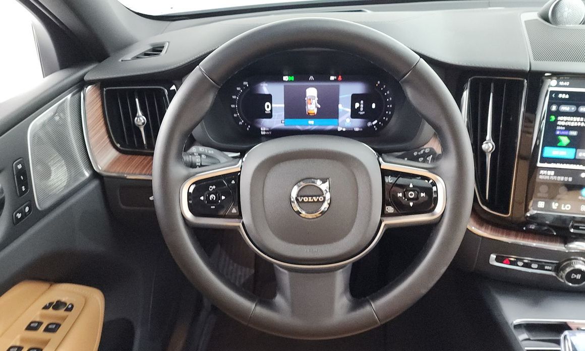 Volvo XC60 2025
