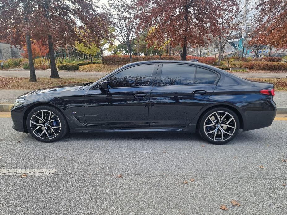 BMW 5-Series 2023