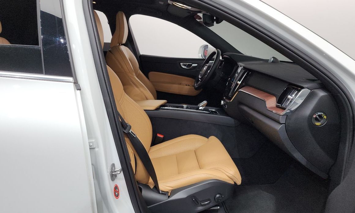 Volvo XC60 2025