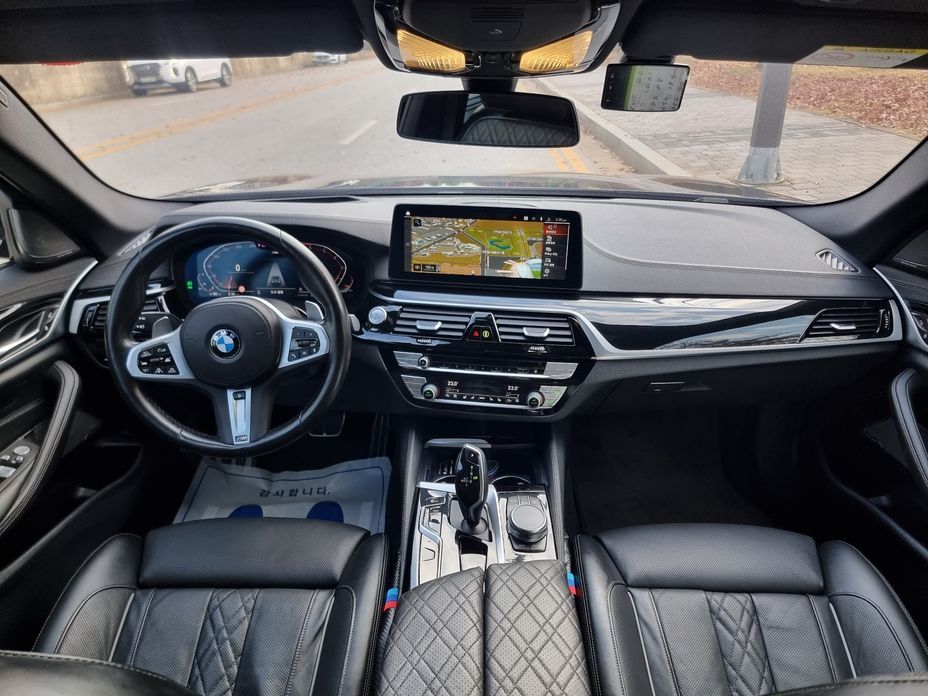 BMW 5-Series 2023