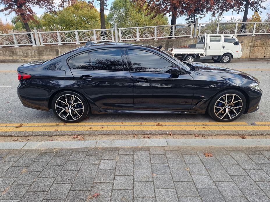BMW 5-Series 2023