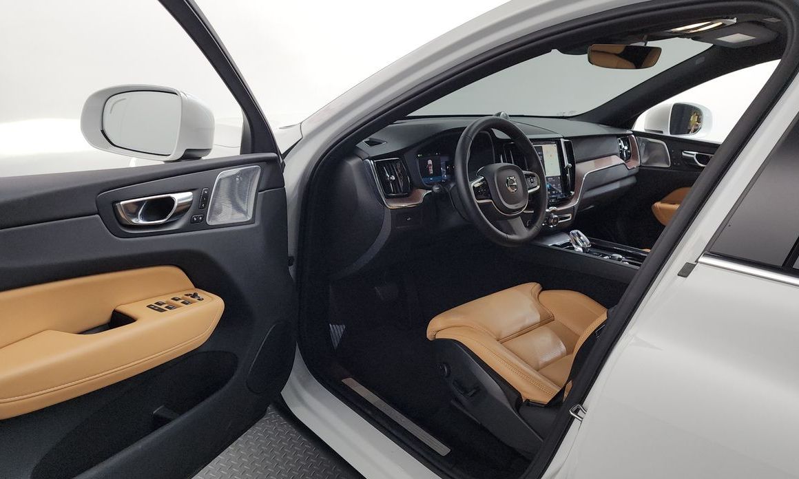 Volvo XC60 2025