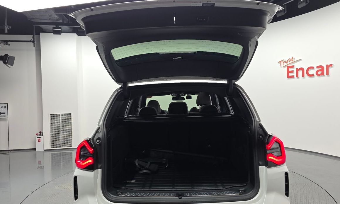 BMW iX3 2025