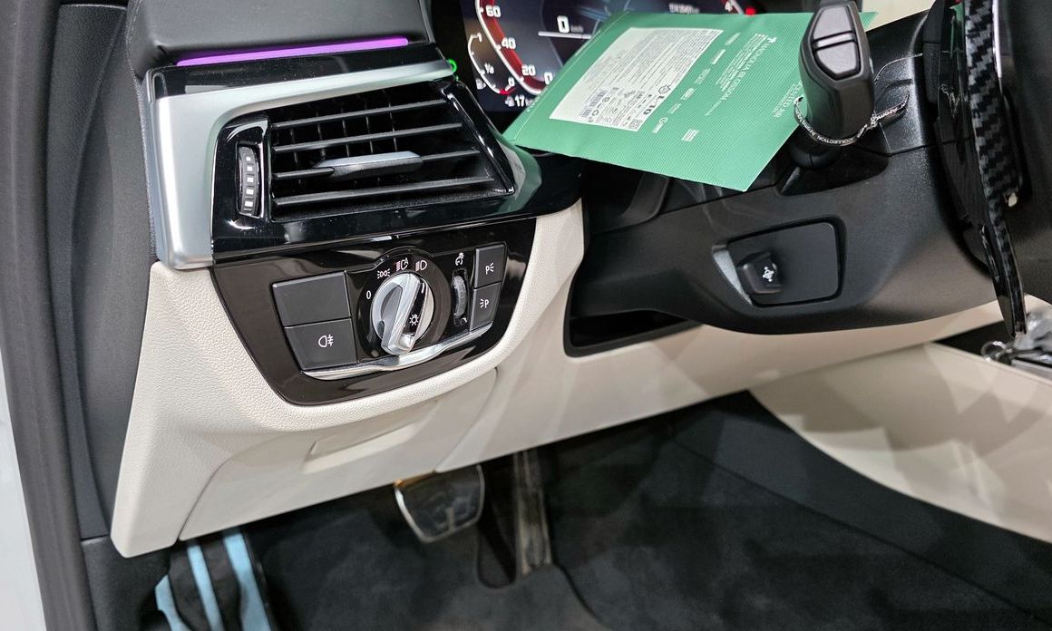BMW 5-Series 2023