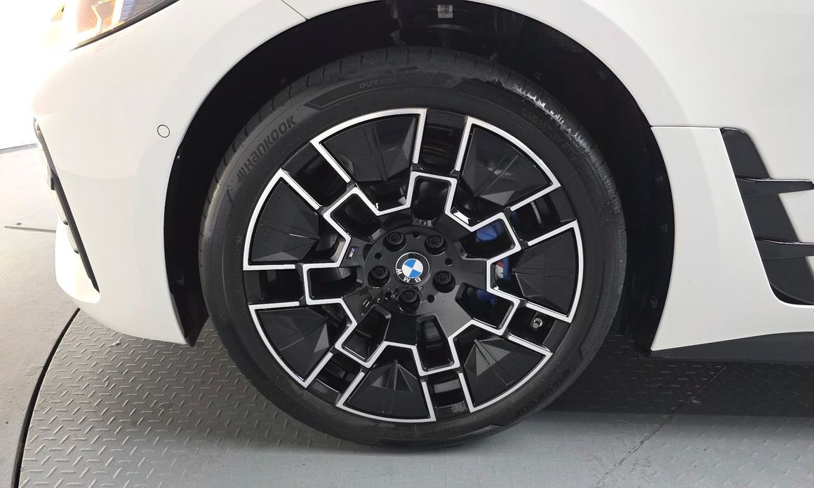 BMW i4 2025