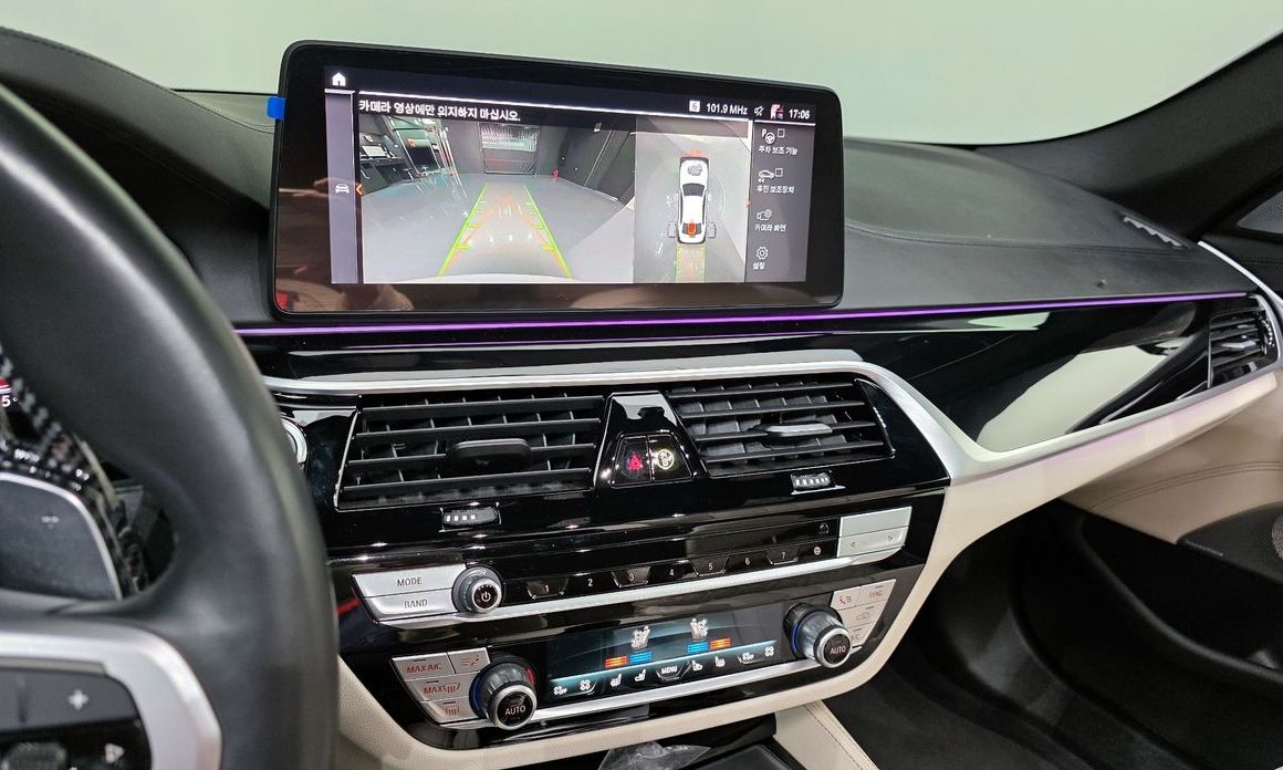 BMW 5-Series 2023