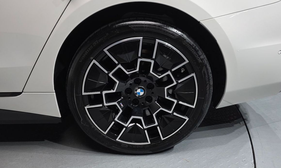 BMW i4 2025