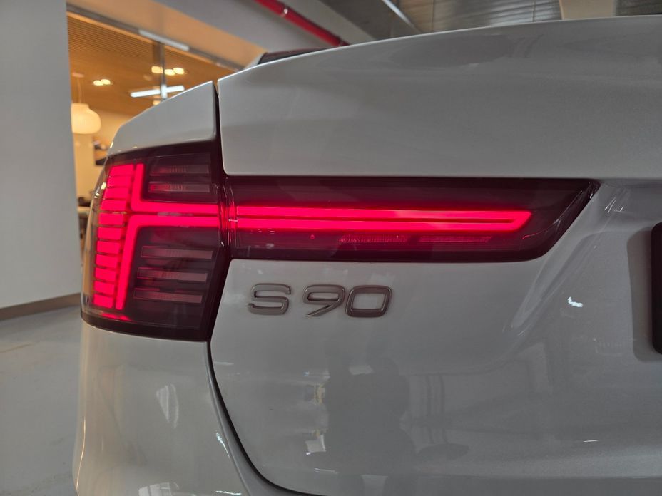 Volvo S90 2026