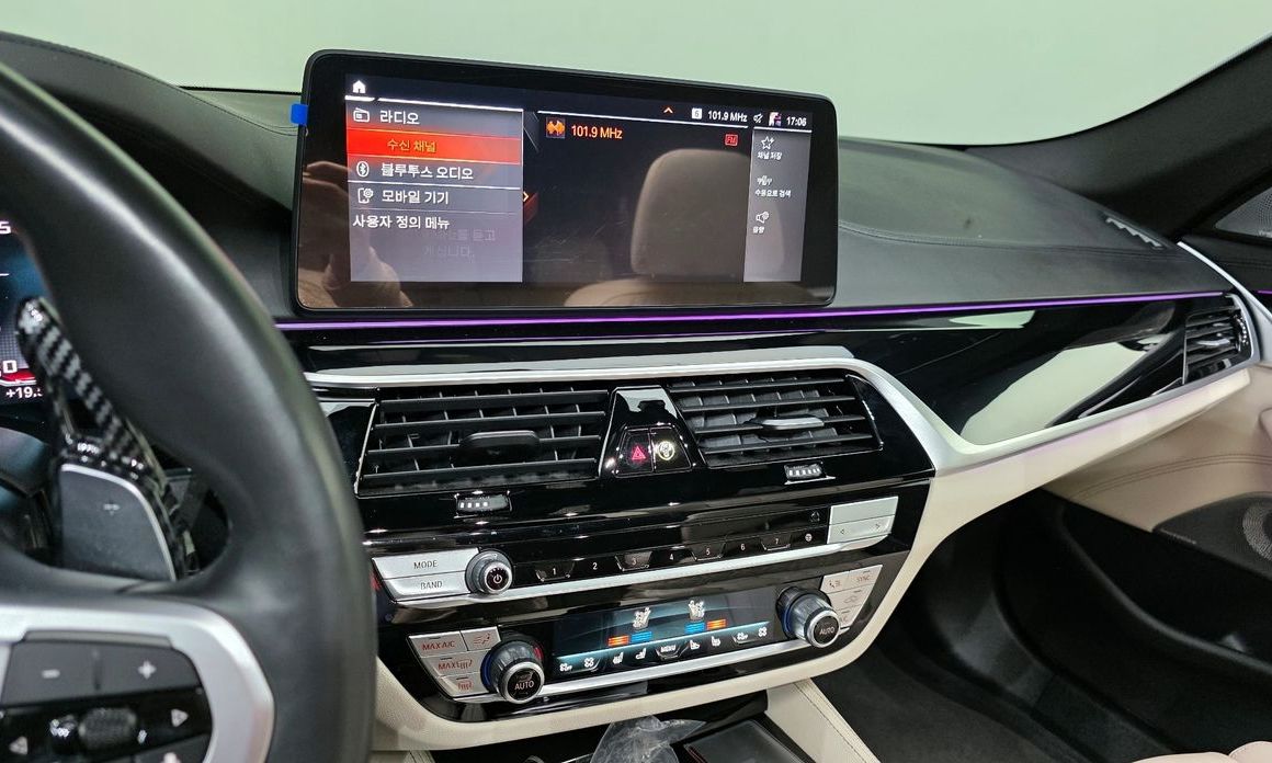 BMW 5-Series 2023