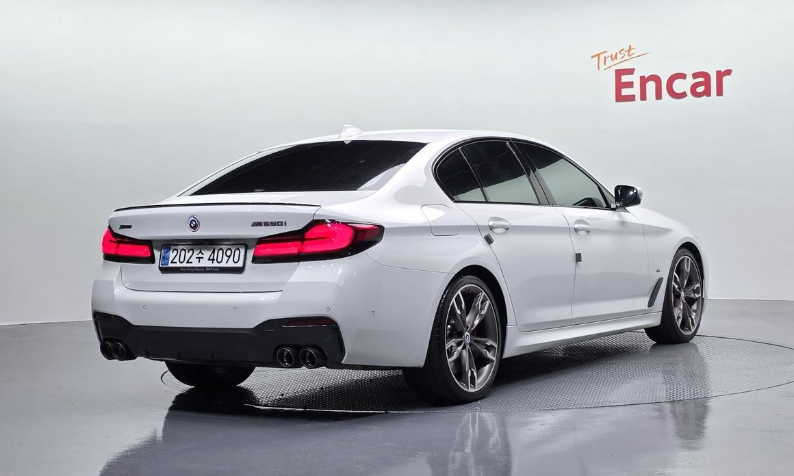 BMW 5-Series 2023