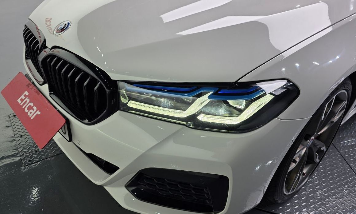 BMW 5-Series 2023