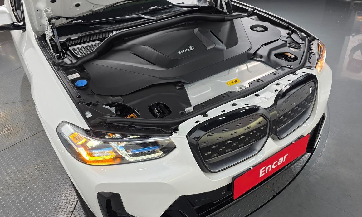 BMW iX3 2025