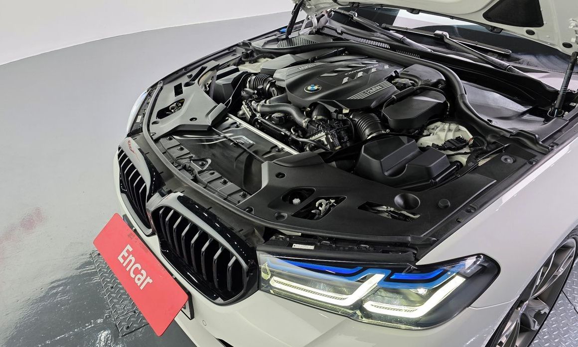 BMW 5-Series 2023