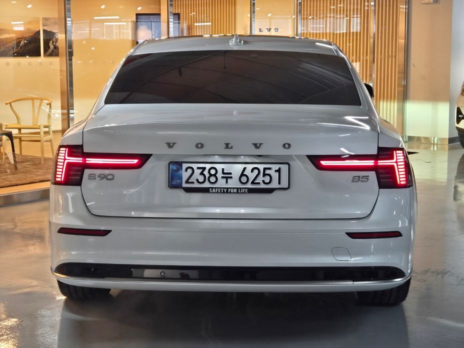 Volvo S90 2026
