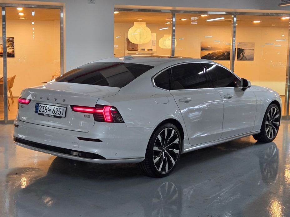 Volvo S90 2026