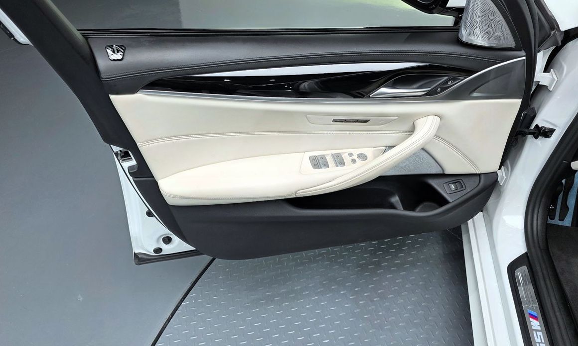 BMW 5-Series 2023