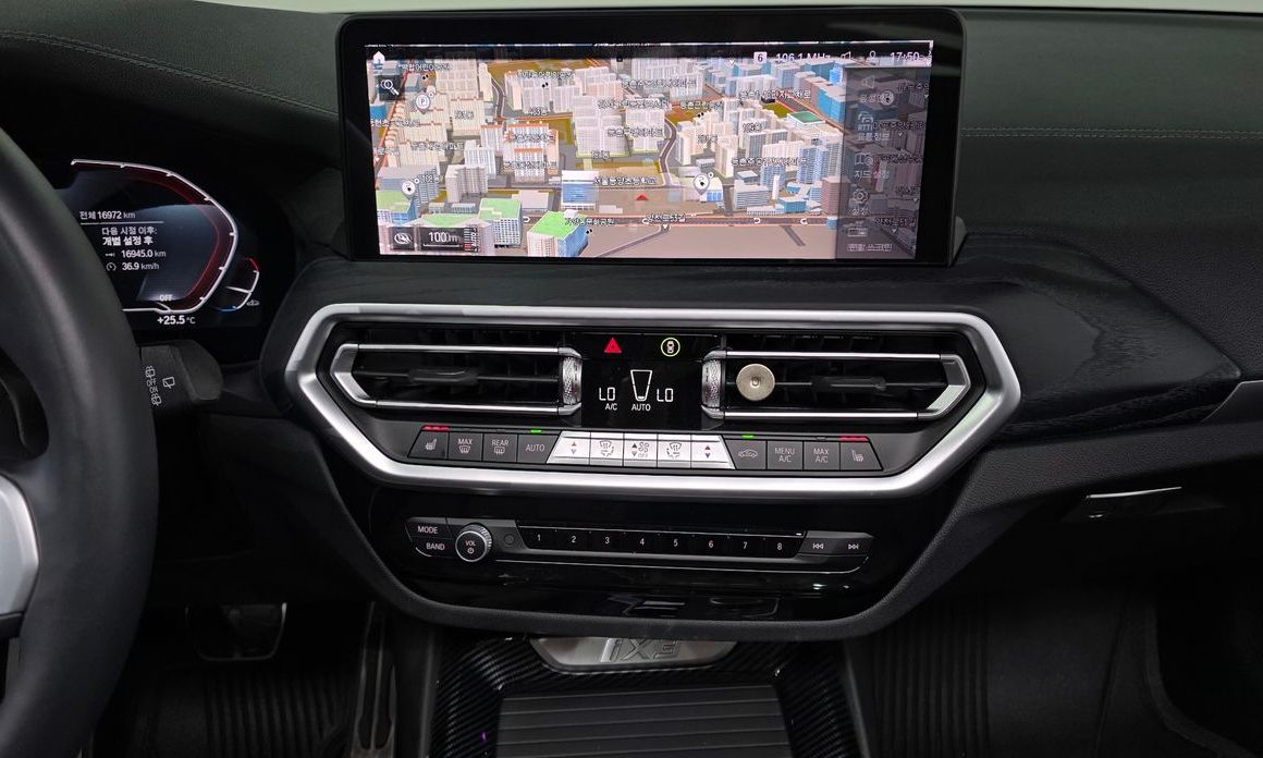 BMW iX3 2025