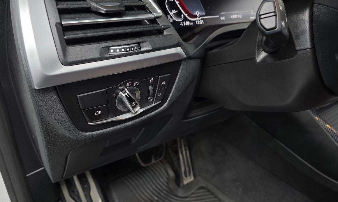 BMW iX3 2025