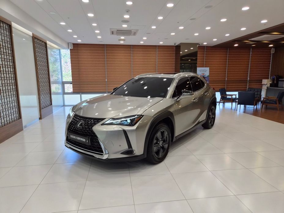 Lexus UX 2024
