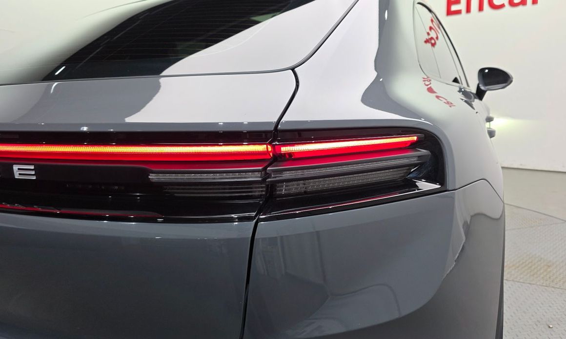 Porsche Macan 2025