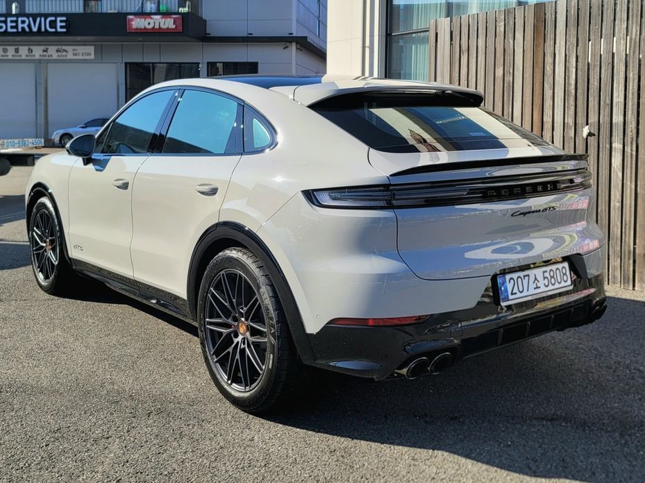 Porsche Cayenne 2025