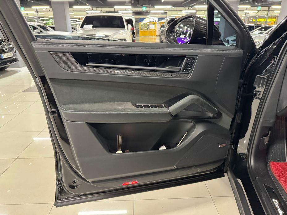 Porsche Cayenne 2025