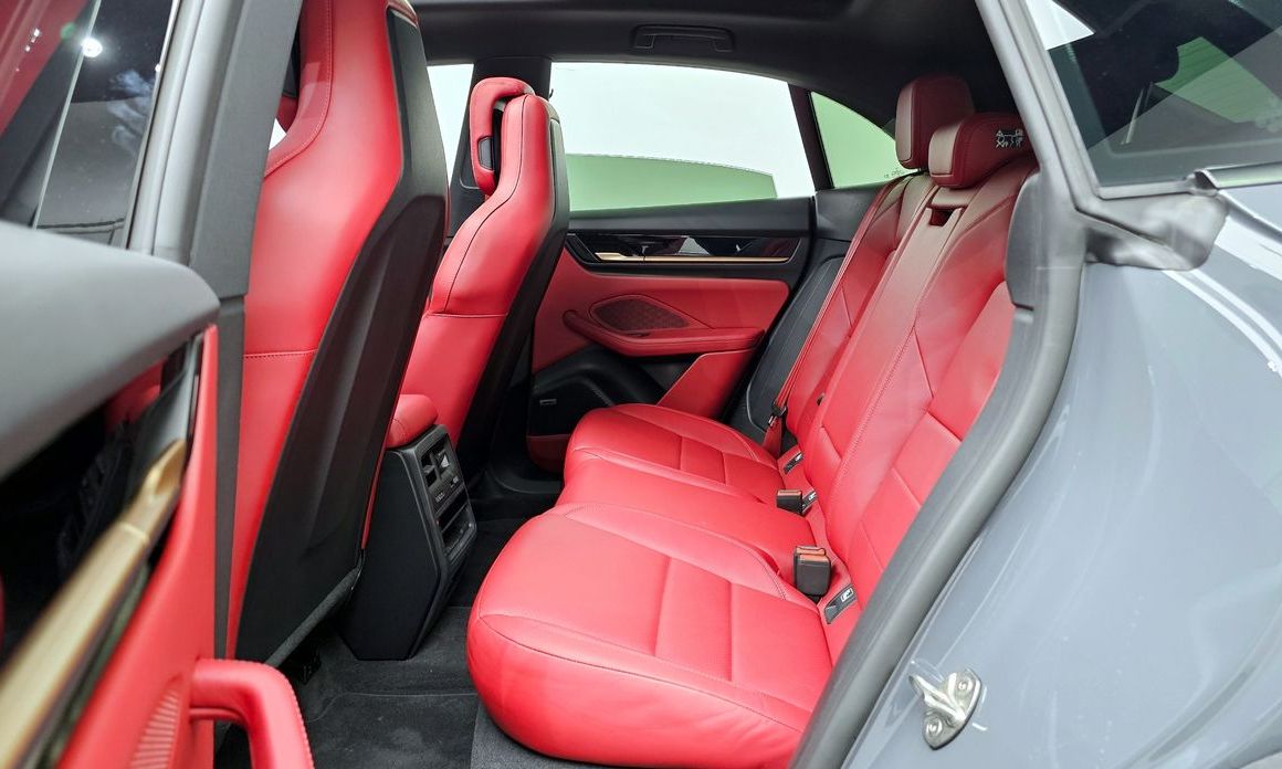 Porsche Macan 2025