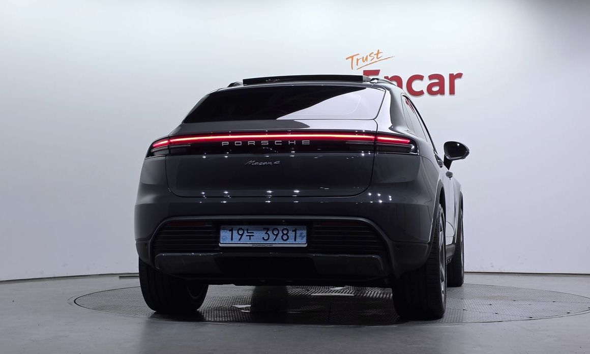 Porsche Macan 2025