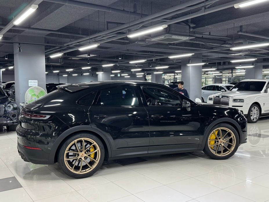 Porsche Cayenne 2025