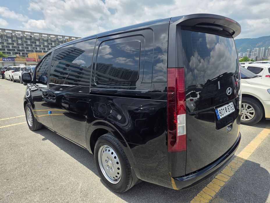 Hyundai Staria 2025