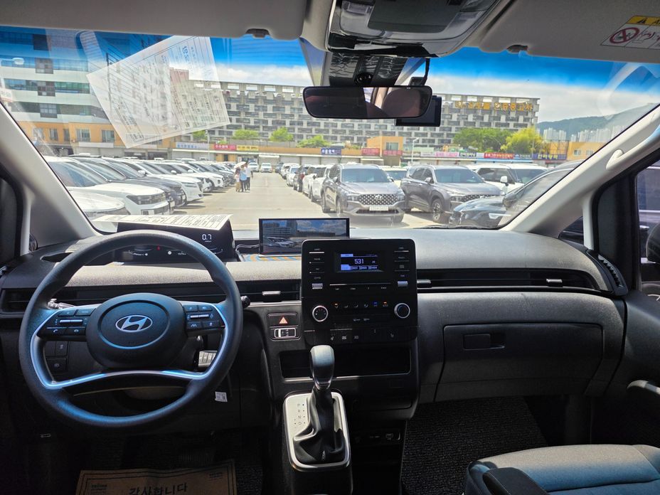 Hyundai Staria 2025