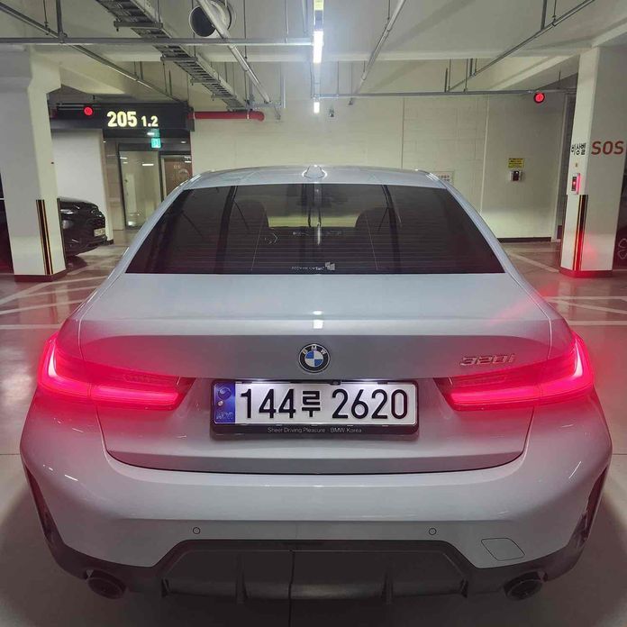 BMW 3-Series 2023