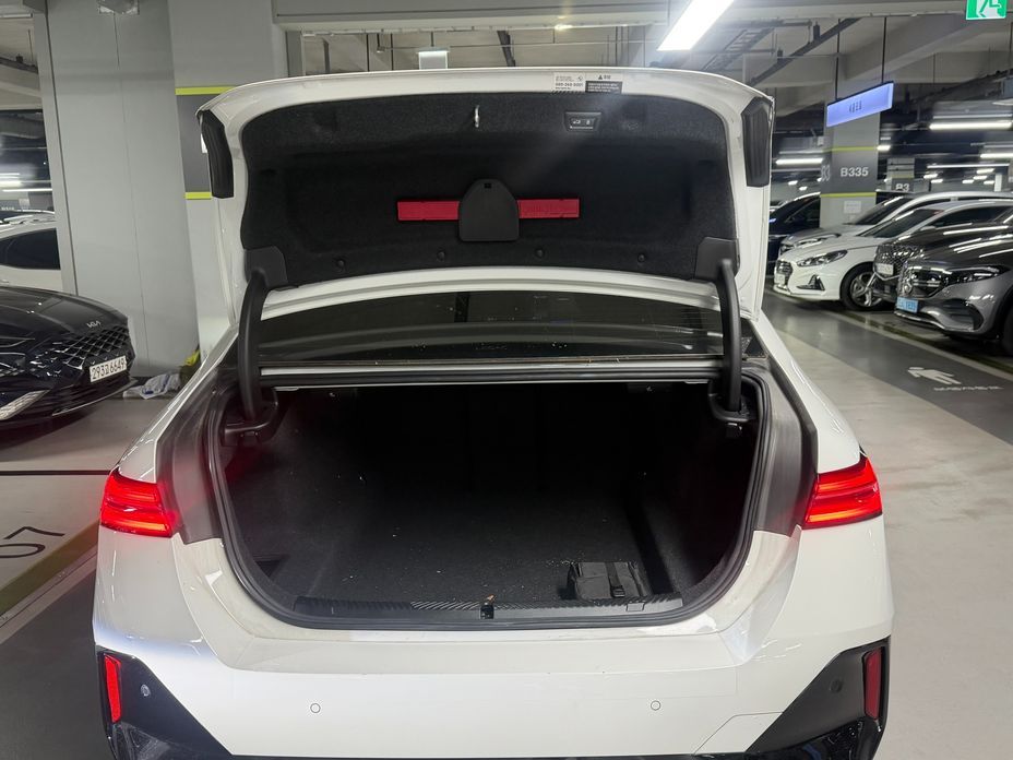 BMW 5-Series 2024